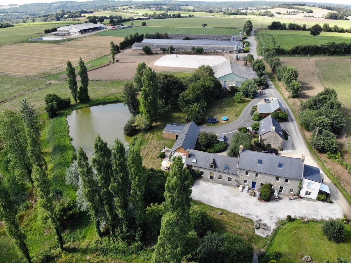Gites De La Haie Plouegat-Moysan Exterior photo